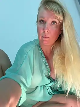 EmmaInLove23 webcam
