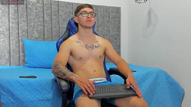 Calvin_Hunter webcam