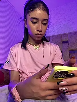 Alahia_pink_ webcam