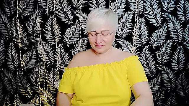 Olivia_playful webcam