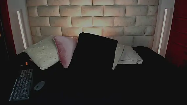 HollyGrey_ webcam