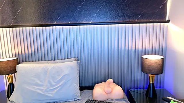 annie_hawk webcam