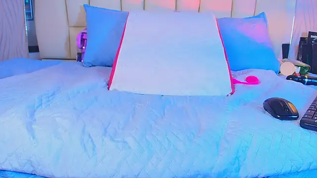 Lana_Sliim webcam