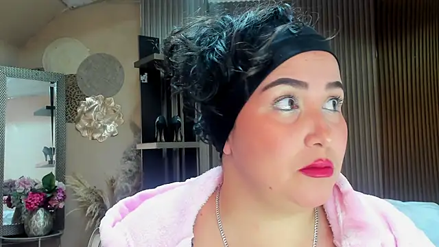 BBWLuxuryMuse webcam