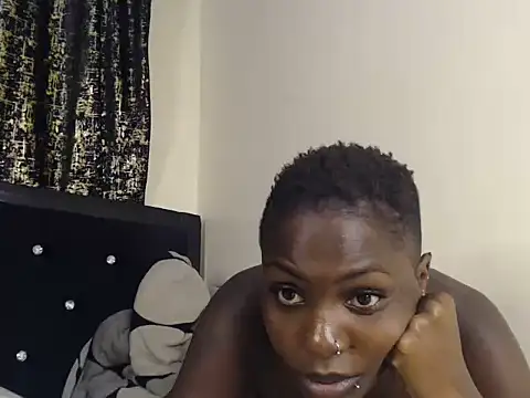 Queen_bee25 webcam