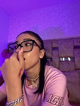 Alahia_pink_ webcam