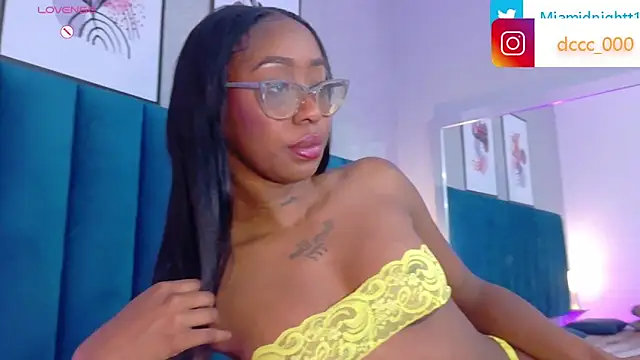 MiaMidnnightt webcam