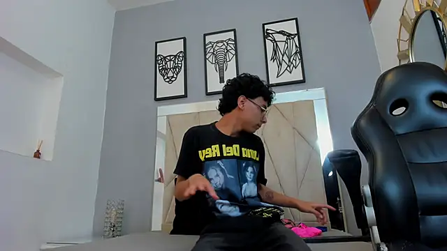 adams_bobby live sex cam