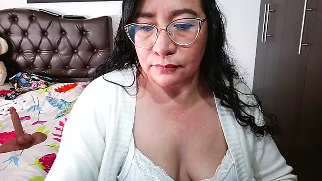 Grace_mature_milf