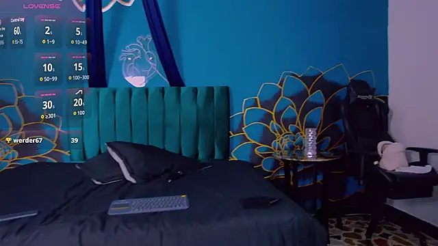 Lia_Avalon