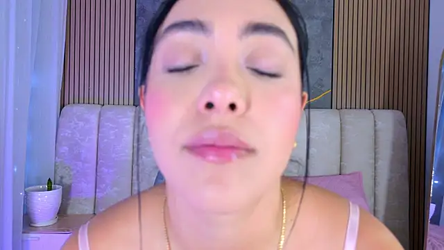 mia_scot webcam
