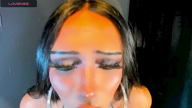 xUrGoddess_islaCumsAlotx webcam