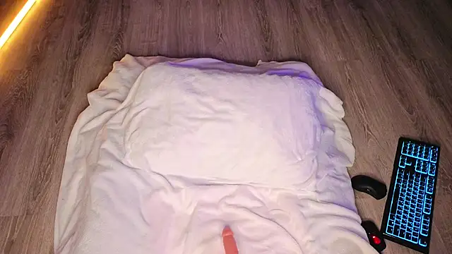 miss_long_legs webcam