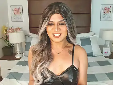PlayfullBella webcam