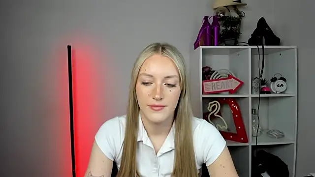 EvelynBlond webcam