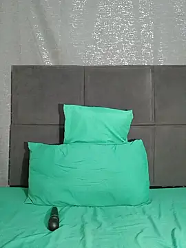HugeTitisxx webcam