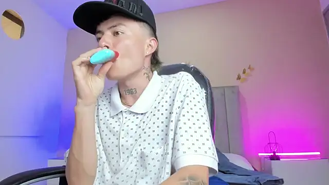 Nascary_Fox webcam