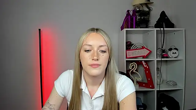EvelynBlond webcam