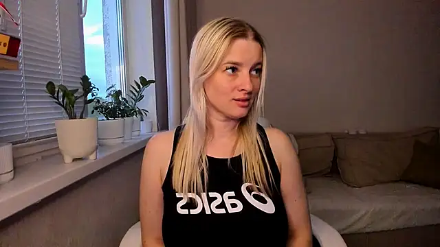 THE_GOLDEN_WOMAN webcam