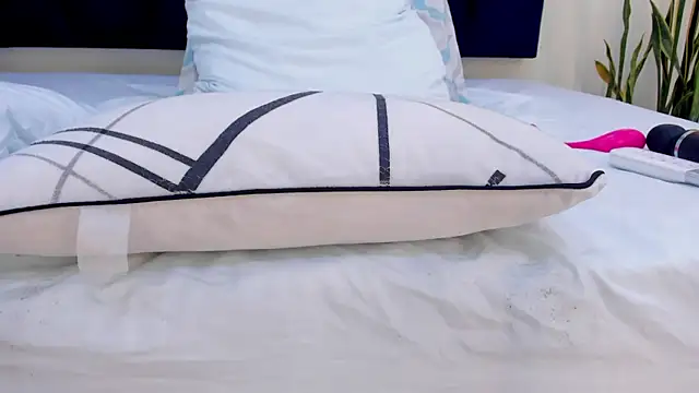 mayaevansmg webcam