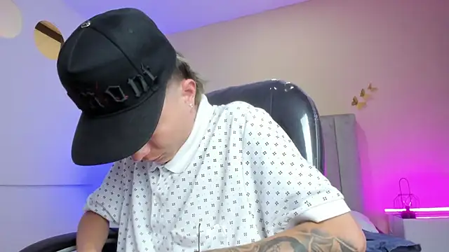 nascary_fox (M twink) - tease  ass +oil