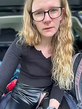 Bikergirl_97 webcam