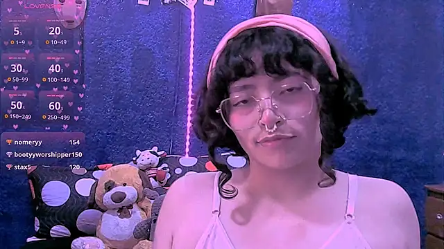 NinaYellow webcam