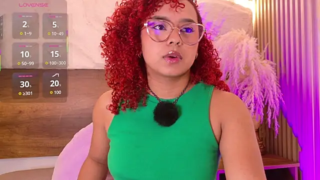 lara_curly webcam