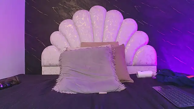 adult live chat  MiaBrown 