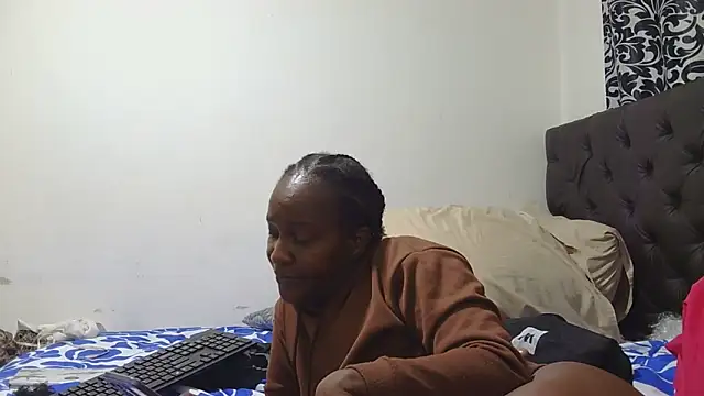 sluttylaura21 webcam