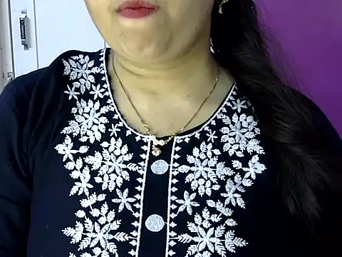 Cute_Aliyaa webcam