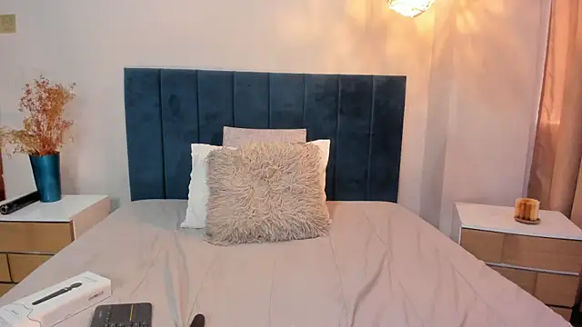 FreyaCameron webcam