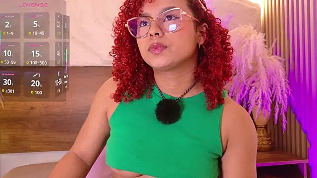 lara_curly webcam