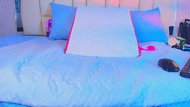 Lana_Sliim webcam