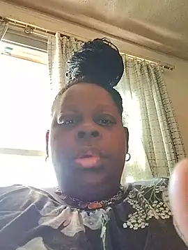 Pinkchocolatebbw webcam