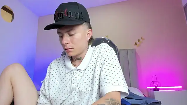 Nascary_Fox webcam