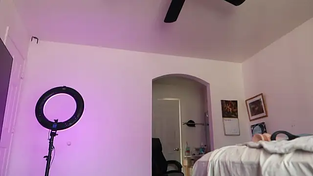 BellaBlueBBW webcam