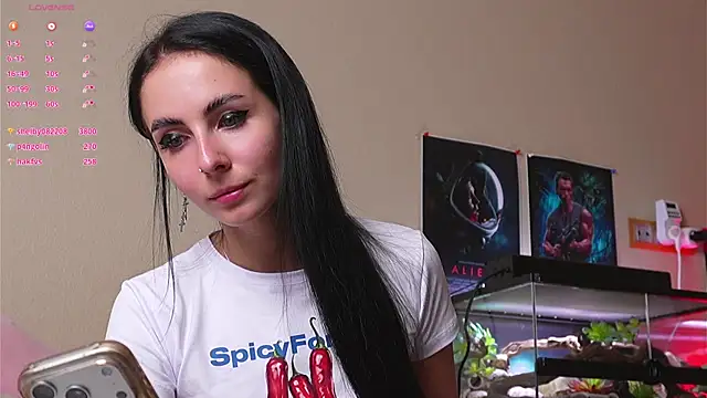 YaraAveiri webcam