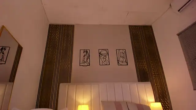 zoe_sky_ webcam