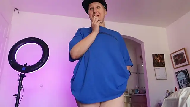 BellaBlueBBW webcam