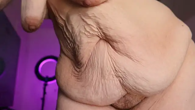 BellaBlueBBW webcam