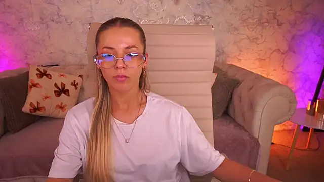DoveLovee webcam