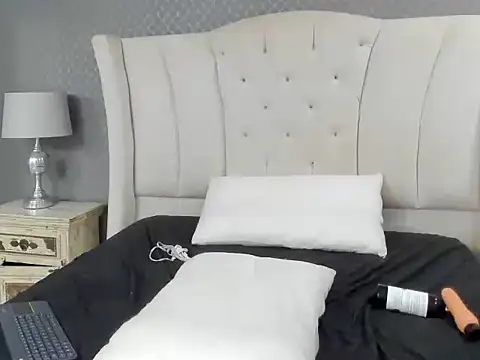 Roxanna_Moon webcam