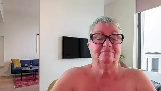Mystery-Grandmother webcam
