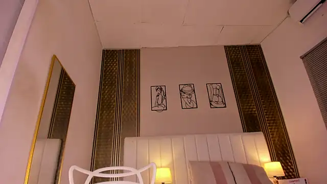 zoe_sky_ webcam