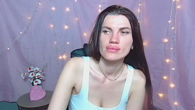 MilaLoona webcam