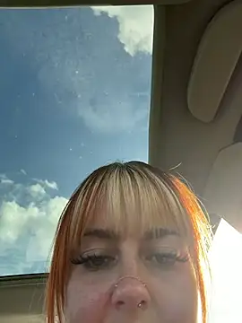 ObviouslyPeachy webcam