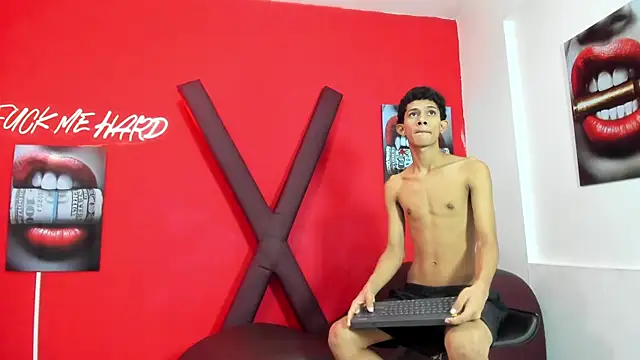 TWINKS_BOYSX webcam