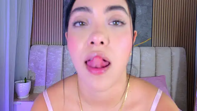 mia_scot webcam