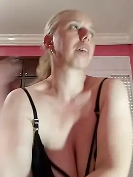 Adinashow12 webcam